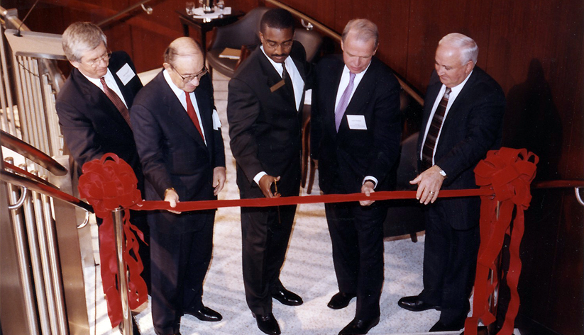 Andre Anderson cuts the ribbon on the Atlanta Fed's new Birmingham Branch building in 2000. To the left of Anderson is former Federal Reserve chairman Alan Greenspan.
