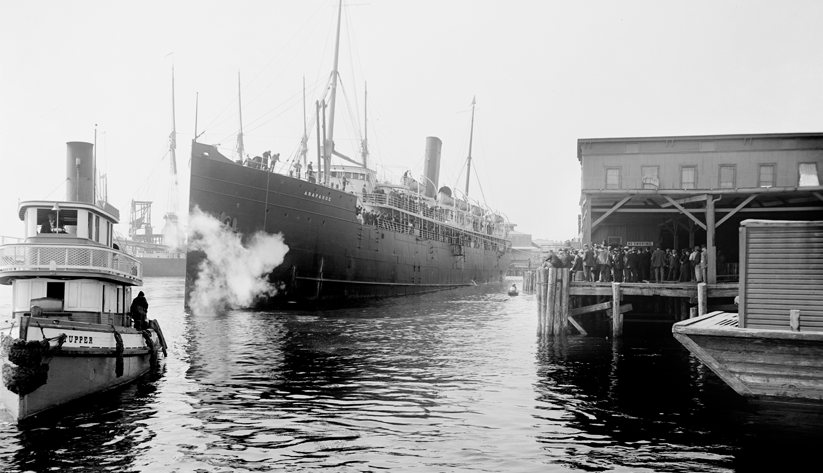 A steamship docking at a Jacksonville port in the early 20th century. Photo courtesy of the Library of Congress photographic archives