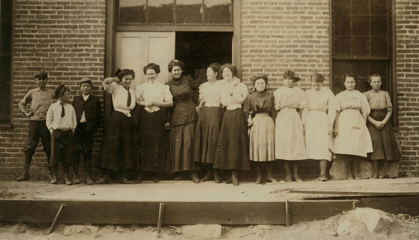 Workers outside Nashville's May Hosiery Mills in 1910. Photo courtesy of the Library of Congress photographic archives