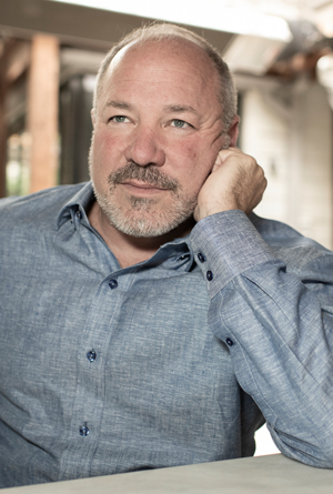 Portrait photo of Steve Simon