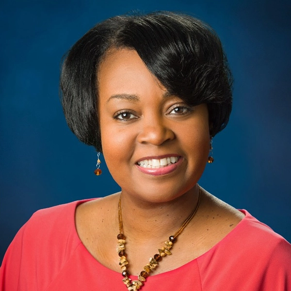 Photo of Nicole Thomas