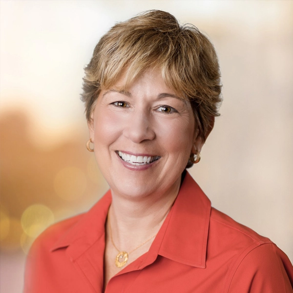 Photo of Lisa Palmer