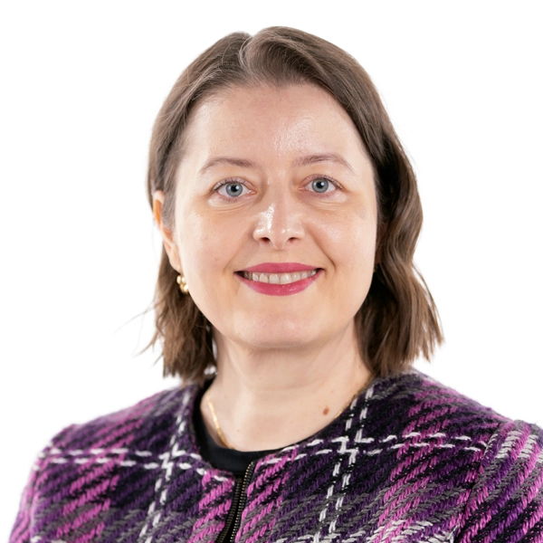 Headshot of Camelia Minoiu