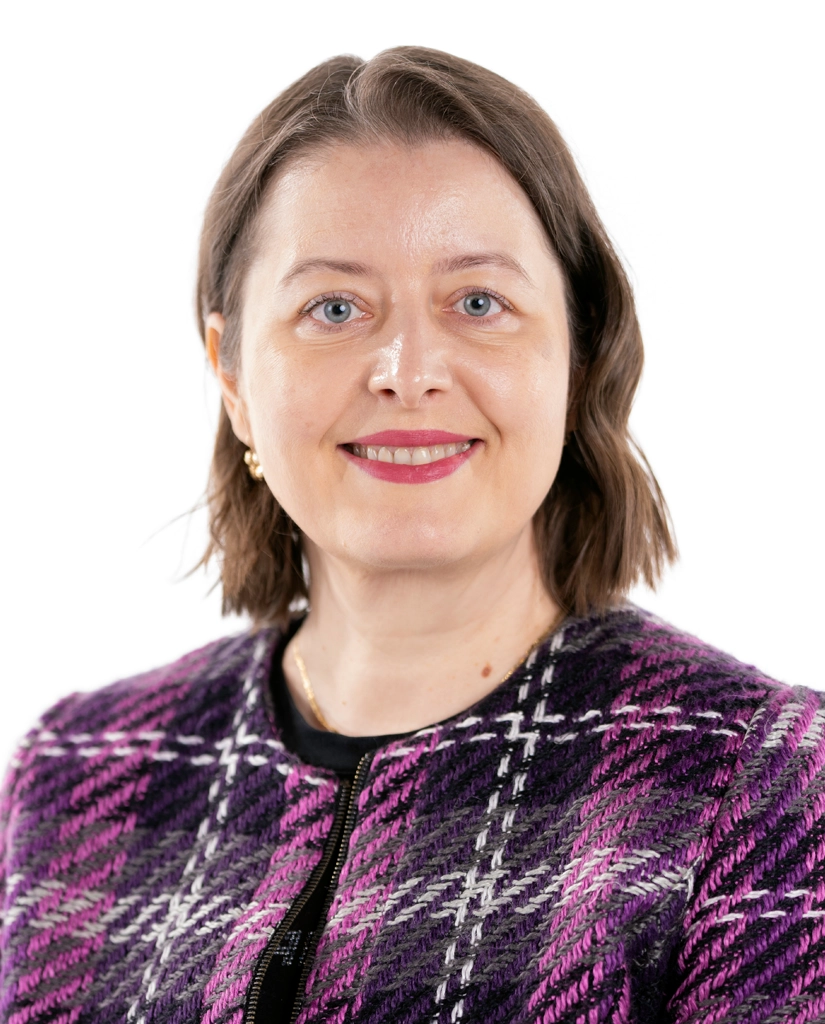 Headshot of Camelia Minoiu