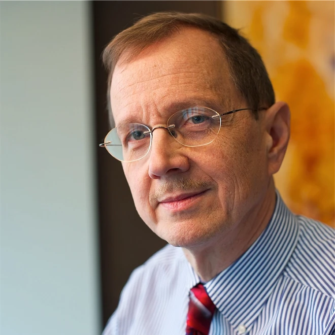 Headshot of William Roberds