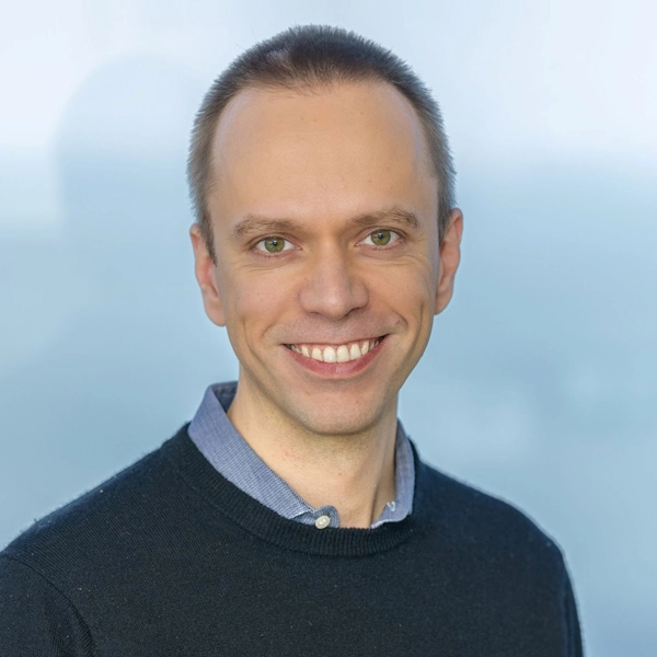 Headshot of Roberto Robatto