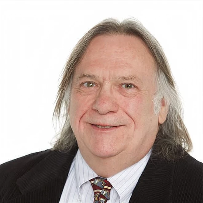 Headshot of Tom Mroz